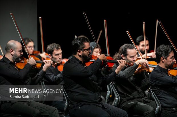 ارکستر سمفونیک تهران «خسوف»  را روی صحنه می‌برد