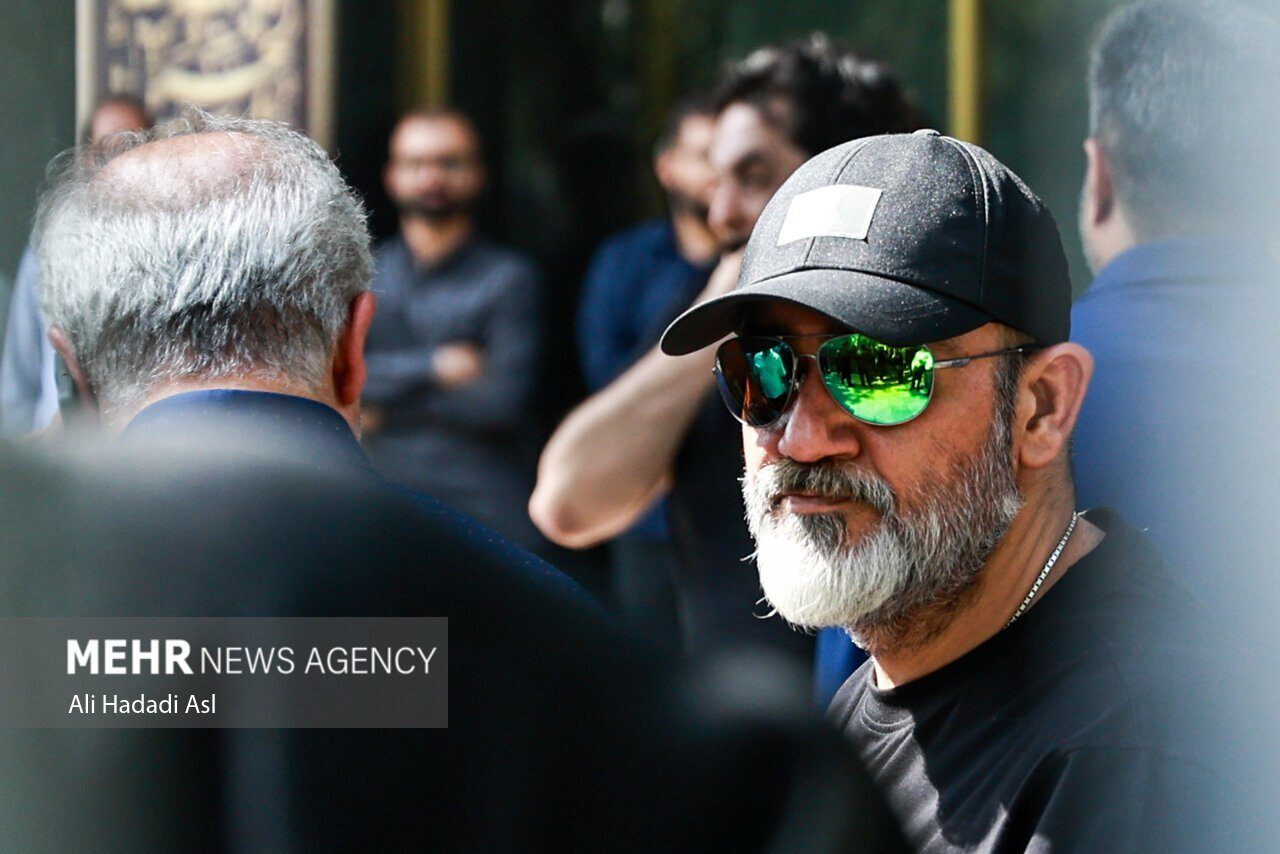 مراسم تشییع و وداع با پیکر «اکبر عبدی» بازیگر سینما و تلویزیون مراسم تشییع و وداع با پیکر «اکبر عبدی» بازیگر سینما و تلویزیون