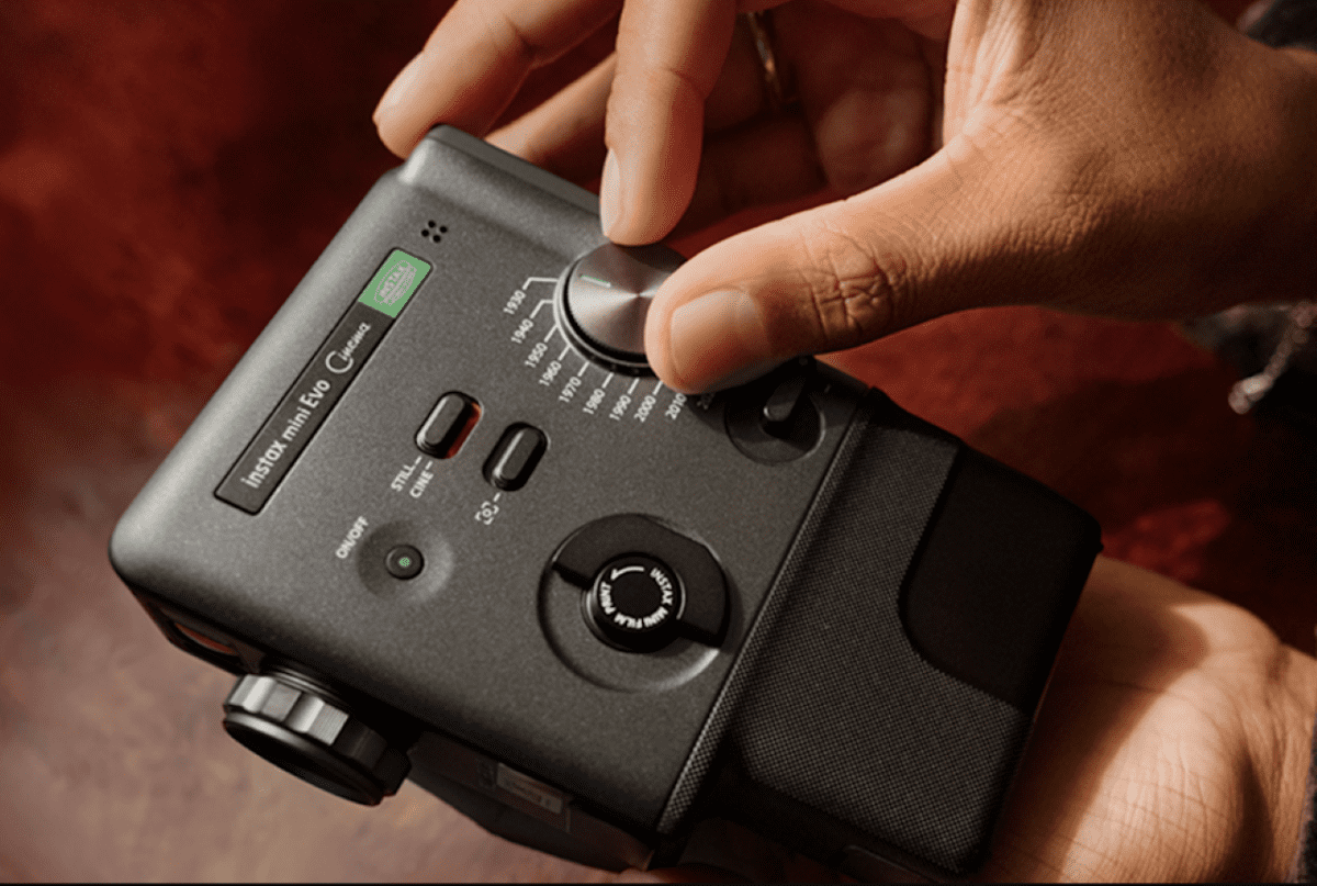 فوجیفیلم یک دوربین جدید Instax را با طراحی نوستالژیک عرضه می کند