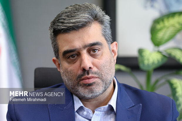 روایت آقای مدیر از «شوکهای بزرگ»؛ هنرمندان را با عملکردشان قضاوت کنیم
