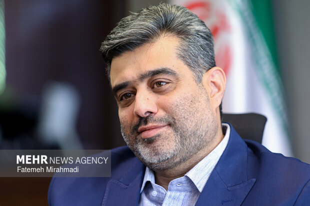روایت آقای مدیر از «شوکهای بزرگ»؛ هنرمندان را با عملکردشان قضاوت کنیم